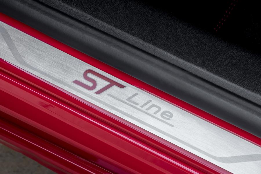 Логотип Ford Focus ST-Line Turnier 2018 года  (WW) (фото 5 из 9)